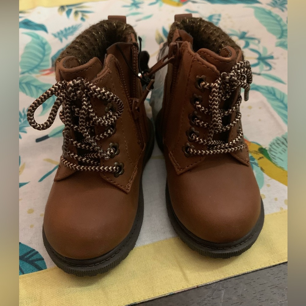 Children’s boots size 4